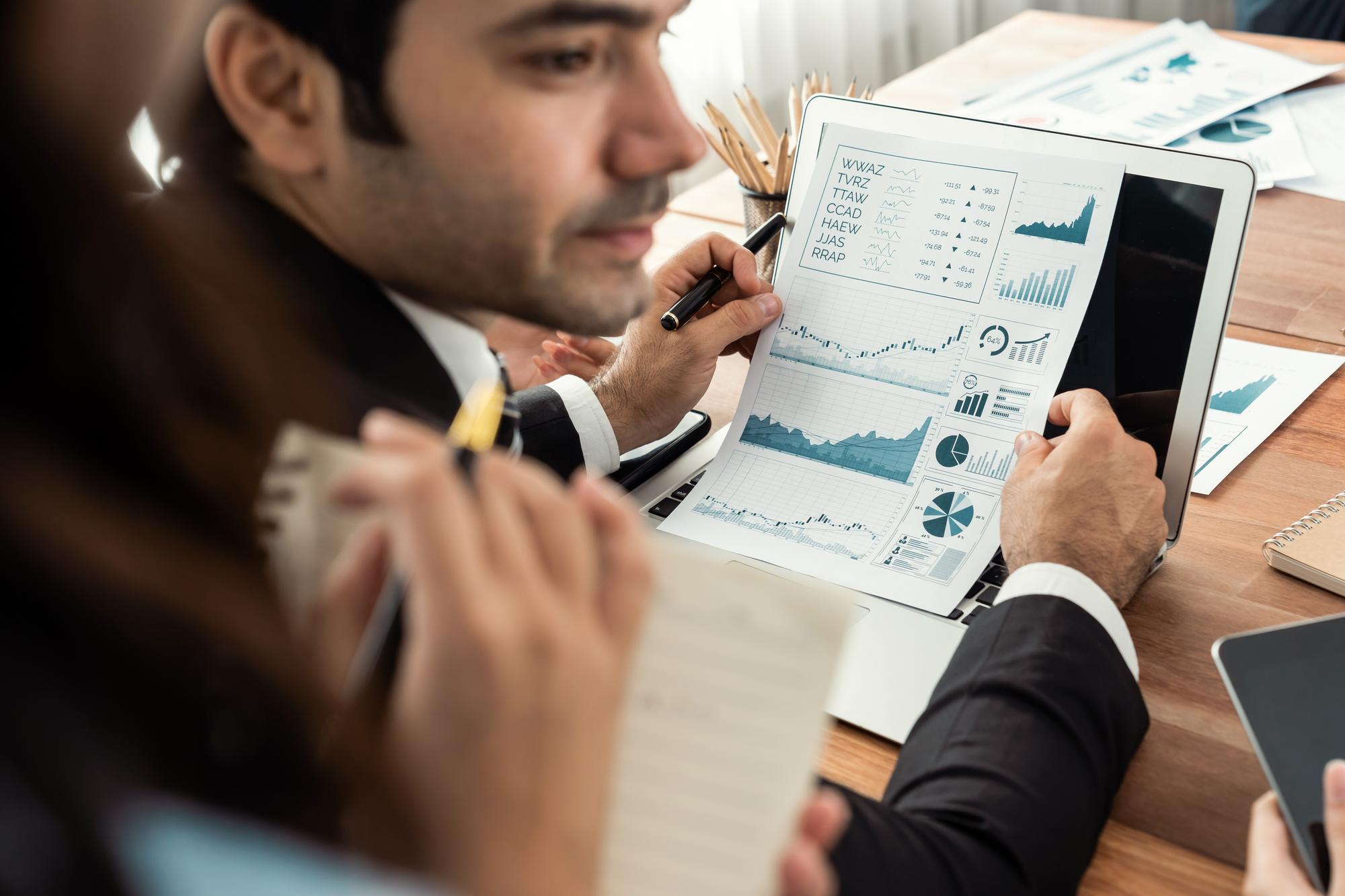 Estratégia de marketing e desenvolvimento de liderança empresarial